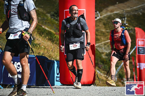 Le sourire est encore présent sur le visage de Fabrice Figarella quelques kilomètres après le départ de l'UTMB (Photo Sportograf.com)