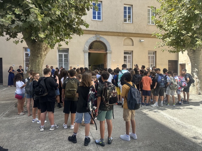 Bastia : les élèves de cinquième du collège Giraud retrouvent les salles de cours Bastia : les élèves de cinquième du collège Giraud retrouvent les salles de cours