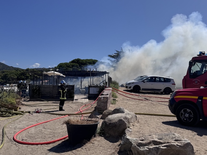 Ile-Rousse : un incendie, parti d’une friteuse, détruit le restaurant
