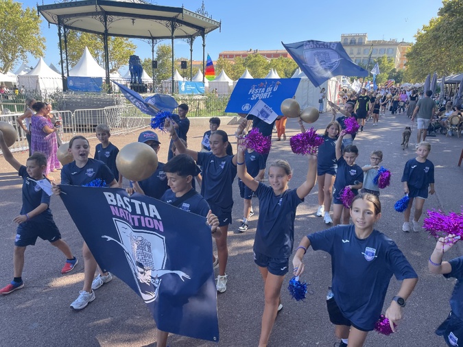 La parade inédite des clubs sportifs La parade inédite des clubs sportifs