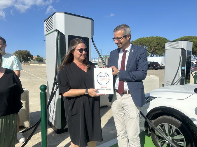 HOLCAR équipe, désormais, les aéroports corses en bornes de recharge rapide