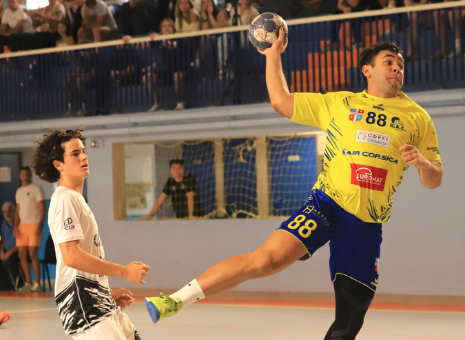Handball N2 - Trop brouillon, Corte tombe face à Istres (29-32) Handball N2 - Trop brouillon, Corte tombe face à Istres (29-32)