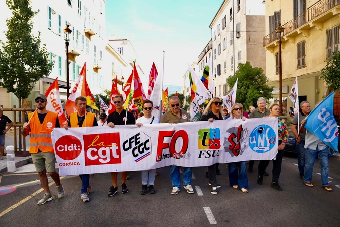 Grève du 18 septembre : À Ajaccio, plusieurs centaines de personnes dans la rue Grève du 18 septembre : À Ajaccio, plusieurs centaines de personnes dans la rue