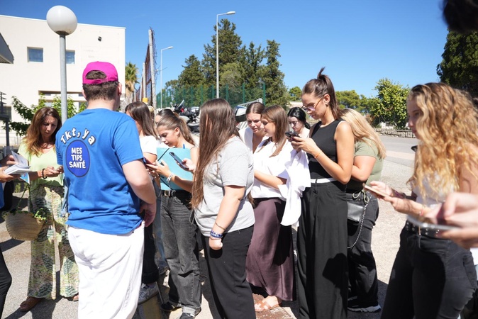 À Ajaccio, le bus « Mes tips santé » accompagne les jeunes vers la prévention