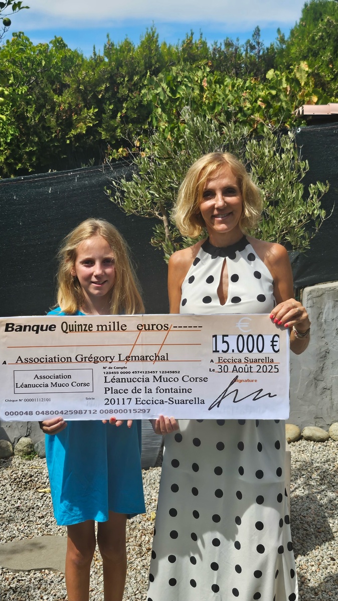 L’association Leanuccia Muco Corse remet un chèque de 15 000€ à l’association Grégory Lemarchal L’association Leanuccia Muco Corse remet un chèque de 15 000€ à l’association Grégory Lemarchal