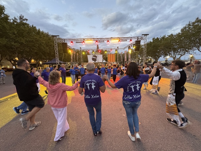 Démonstration de Sardane place St Nicolas.