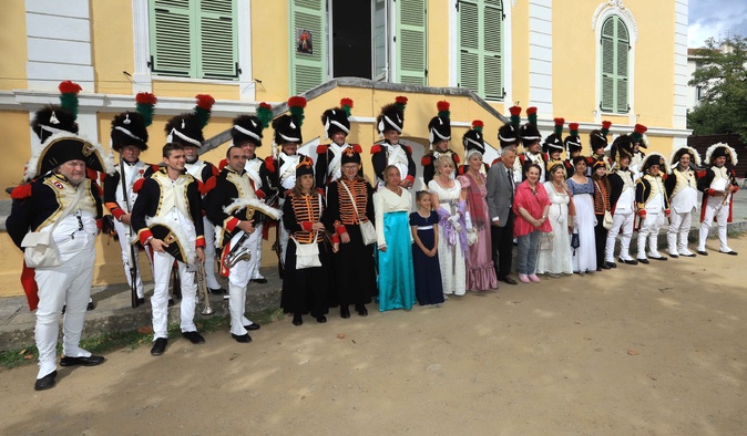 Les Grognards de l’Empire ont paradé dans les rues de Corte Les Grognards de l’Empire ont paradé dans les rues de Corte