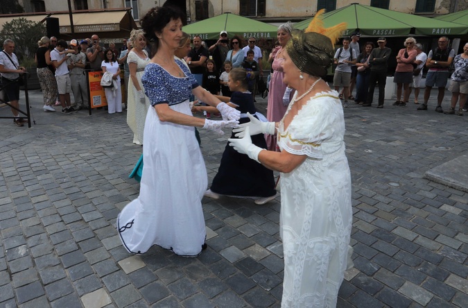 Les Grognards de l’Empire ont paradé dans les rues de Corte Les Grognards de l’Empire ont paradé dans les rues de Corte