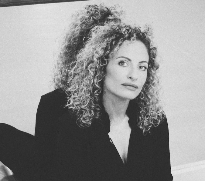 Davia Benedetti présente I sogni di Sonia, un seul en scène intégralement joué en langue corse Davia Benedetti présente I sogni di Sonia, un seul en scène intégralement joué en langue corse