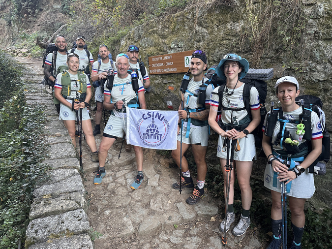 Les sept randonneurs, victimes de la guerre ou du terrorisme, ont été encadrés par des moniteurs du Cercle Sportif de l'Institution Nationale des Invalides. PHOTO CSINI