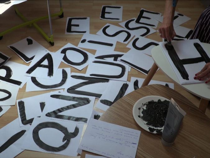 "Les colleuses" de Julie Perreard "Les colleuses" de Julie Perreard