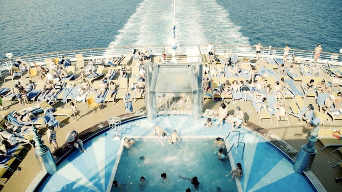 Le film All inclusive (Voyage au coeur d'un bateau de croisière) sera projeté dimanche 12 octobre à 18h à l'Ellipse.