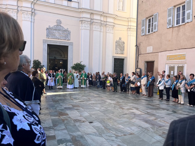 Bastia : le parvis de la cathédrale Sainte-Marie fait peau neuve Bastia : le parvis de la cathédrale Sainte-Marie fait peau neuve