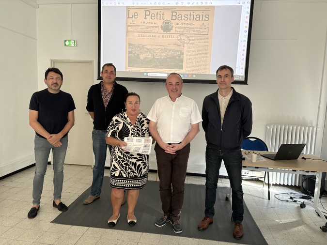 Lionel Giacomini (Directeur des Médiathèques du Pumonte à la CdC), Jacky Le Menn (directeur adjoint BU Corte), Linda Piazza (Bibliothèque Prelà), Arnaud Dhermy (BnF) et Hervé Renard (Conservateur BU Corte) ont présenté cette numérisation de la presse insulaire ancienne.