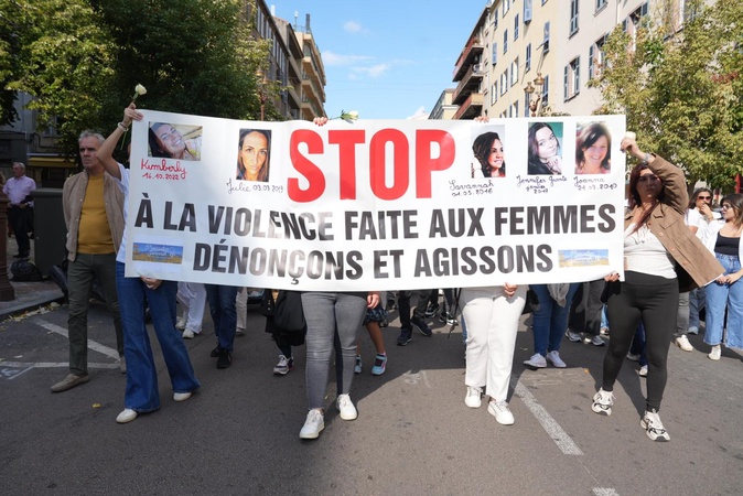Ajaccio : plusieurs centaines de personnes marchent pour Kimberly Extremera et toutes les victimes de féminicides Ajaccio : plusieurs centaines de personnes marchent pour Kimberly Extremera et toutes les victimes de féminicides