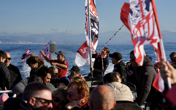 EN IMAGES-  L'AC Ajaccio en R2 : plus de 300 supporters ont pris la mer pour Bonifacio 