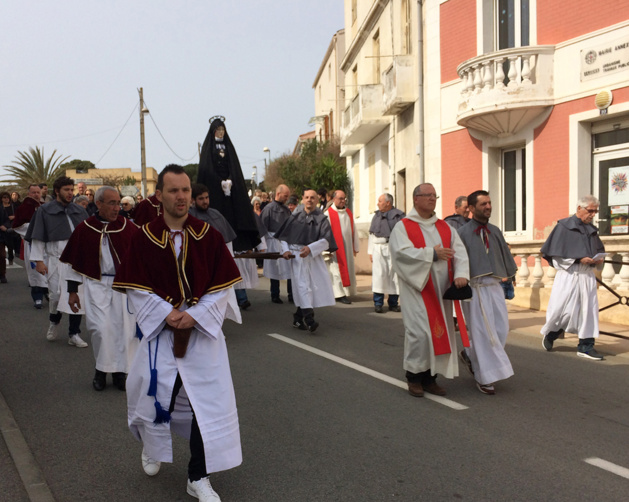Procession, descente de Croix et mise en sépulture du Christ à Calvi Procession, descente de Croix et mise en sépulture du Christ à Calvi