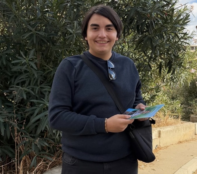 Pierre-François Quercioli lors de la distribution de tracts (Crédit : Collectif Lycéen & Citoyen) Pierre-François Quercioli lors de la distribution de tracts (Crédit : Collectif Lycéen & Citoyen)