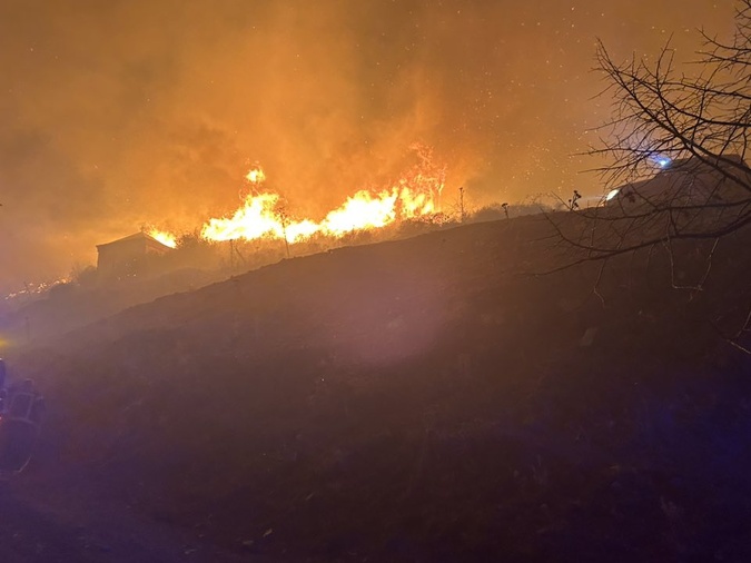 VIDEO - Incendie de Canavaghja : le feu a été maîtrisé après une nuit de lutte VIDEO - Incendie de Canavaghja : le feu a été maîtrisé après une nuit de lutte