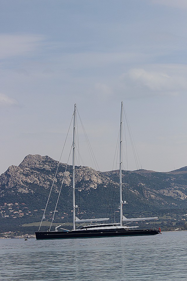 Escale calvaise pour le "S.Y Aquijo", luxueux yacht de 86 mètres