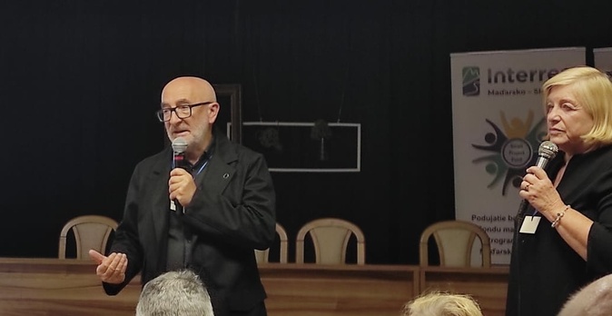 Christian Andreani, président d'u Centru Culturale San Martinu Corsica et prieur d’a Cunfraternita San Martinu di Patrimoniu, et Martine Campangne, présidente de la Fédération européenne des Centres culturels Saint Martin de Tours.