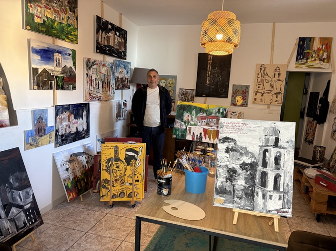 Ghjiseppu-Antone Salviani dans sa galerie/atelier de la Citadelle à Bastia.