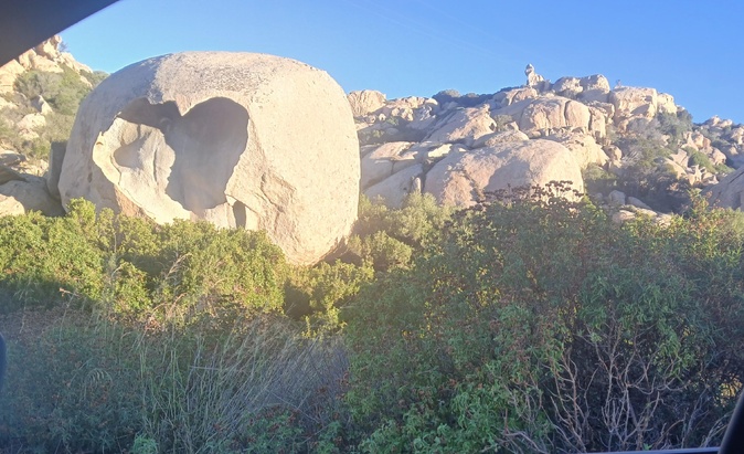 Sur la route de Notre-Dame de la Serra (Bernard Lorriaux) Sur la route de Notre-Dame de la Serra (Bernard Lorriaux)
