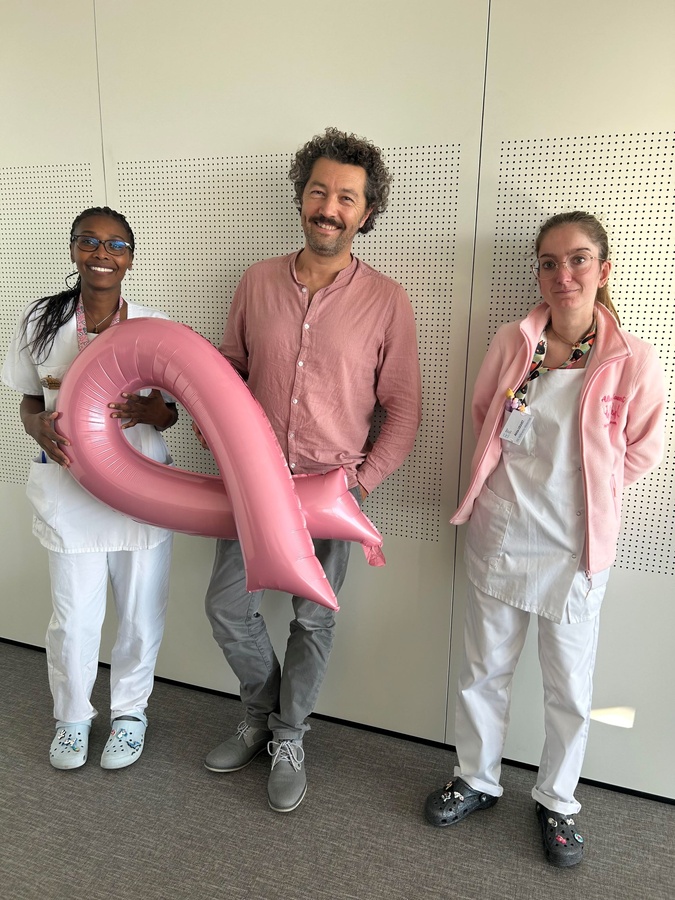 Le Docteur Oden coordonne l'équipe pluridisciplinaire. A ses côtés, l'infirmière Gwladise Chaïbou et l'infirmière référente Médecine Alicia Louvet.