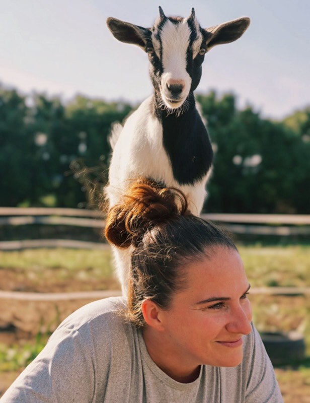 Valentine Biancardini possède un élevage de chèvres miniatures à Feliceto