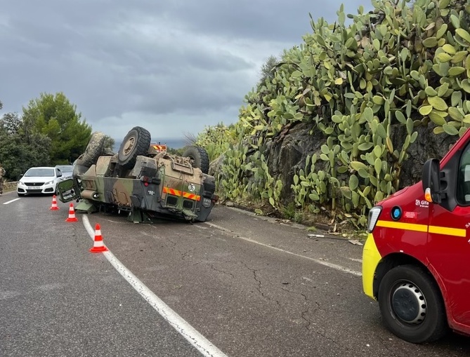 Lumio - Un véhicule blindé de la Légion fait plusieurs tonneaux sur la RT30