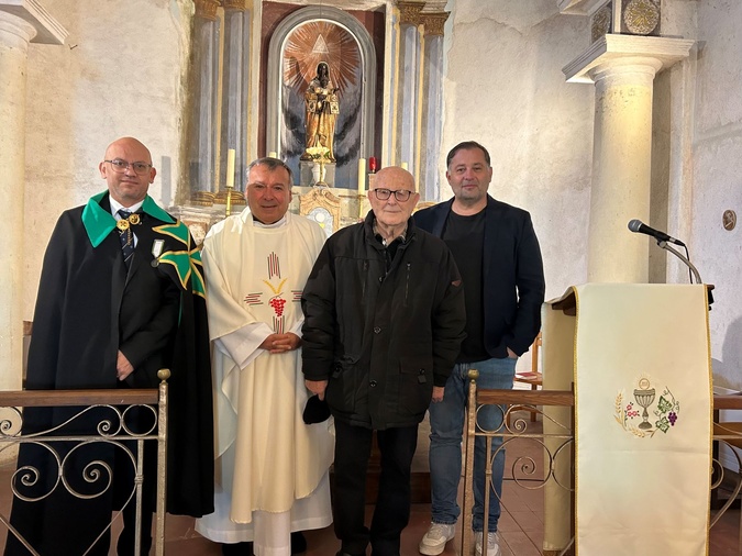 Nicolas Rocca de l'Ordre de Saint Lazare de Jérusalem, Ange-Marie Bastelica curé de la paroisse du Sacré Coeur, Jacques Rasigni président du cercle de mémoire de la musique municipale et le saxophoniste Paul Mancini.