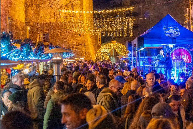 Durant plus d'un mois, la haute-ville s'anime durant les festivités de Noël. PHOTO CITA DI PORTIVECHJU