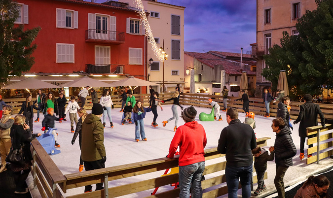 La patinoire ouvre dès ce mercredi 26 novembre, jusqu'au dimanche 4 janvier. PHOTO CITA DI PORTIVECHJU