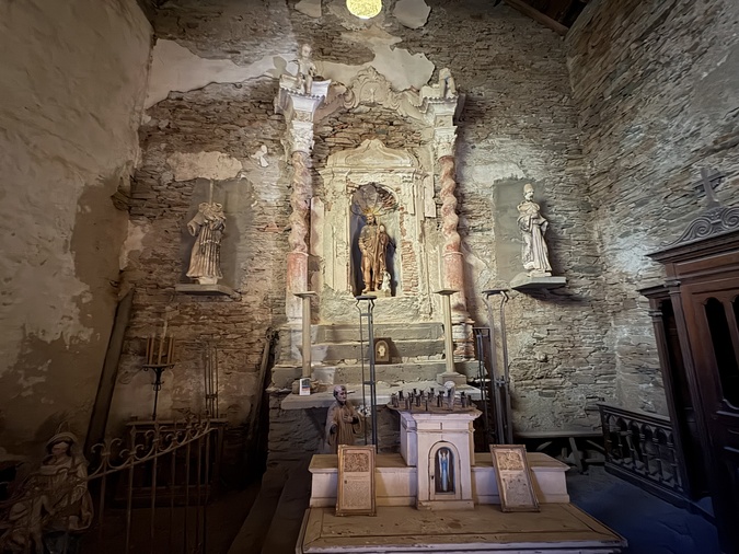 Vestiges de la partie datant probablement de l'an 1000 Vestiges de la partie datant probablement de l'an 1000