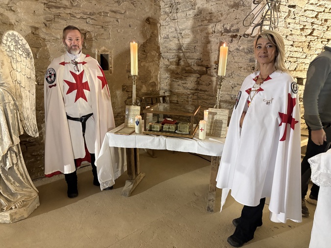 I Templari di Corsica veillent sur les reliques.