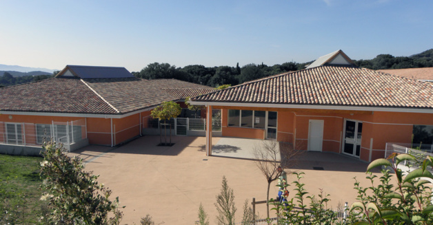 Et celui de Trova (Dr) Et celui de Trova (Dr)