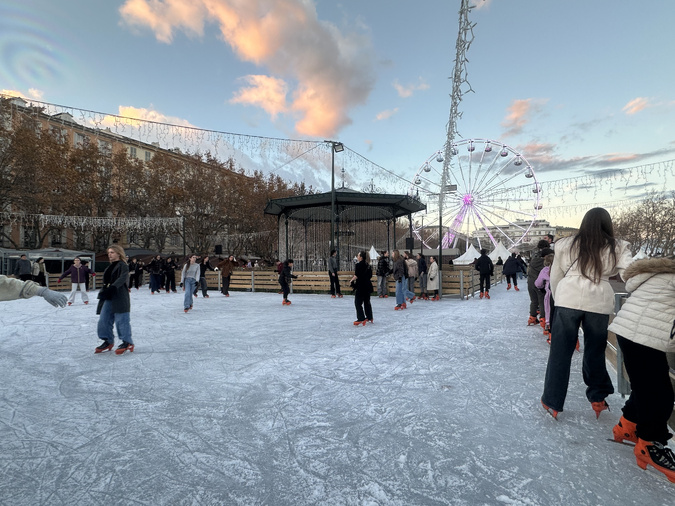 Patinoire, grande roue, calendrier de l’Avent... Bastia ouvre ses festivités de Noël