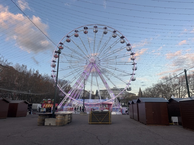 Patinoire, grande roue, calendrier de l’Avent... Bastia ouvre ses festivités de Noël