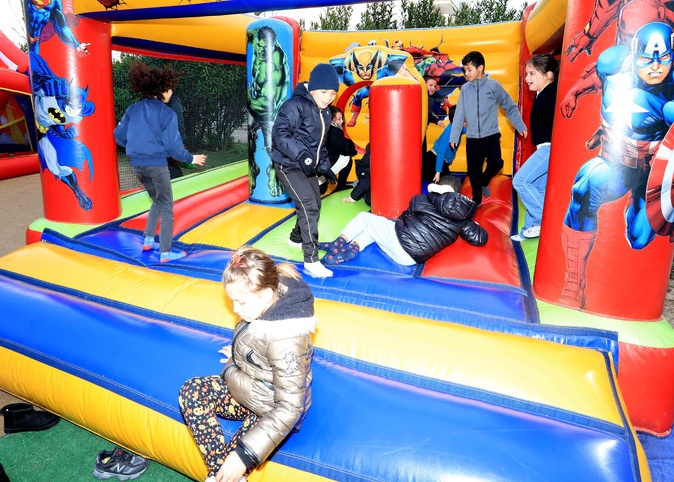 Corte : Le Père Noël a commencé sa tournée au quartier Purette Corte : Le Père Noël a commencé sa tournée au quartier Purette