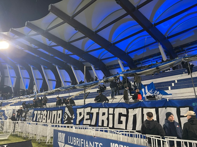 Après l’interruption de SCB–Red Star, la Tribuna Petrignani dénonce « un acte isolé, injustifiable et incompréhensible » Après l’interruption de SCB–Red Star, la Tribuna Petrignani dénonce « un acte isolé, injustifiable et incompréhensible »