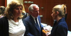 Discussion entre la droite et les Nationalistes. Discussion entre la droite et les Nationalistes.