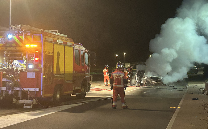 Accident nocturne sur la route des Sanguinaires à Ajaccio : un véhicule en feu, un blessé léger Accident nocturne sur la route des Sanguinaires à Ajaccio : un véhicule en feu, un blessé léger