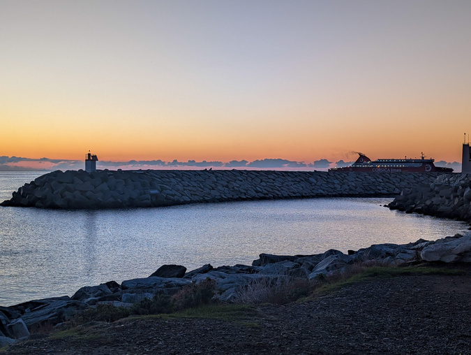 A màghjina - Portu Toga à l’alba, trà mare è silenziu
