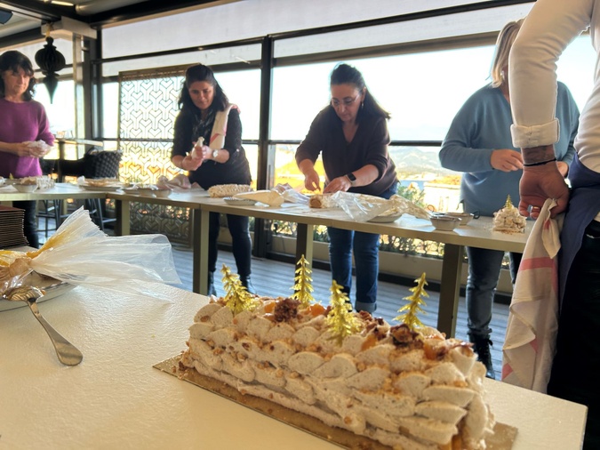 Réalisons une bûche de Noël clémentine-châtaigne avec les conseils du chef de la Terrasse du Fesch, Franck Radiu Réalisons une bûche de Noël clémentine-châtaigne avec les conseils du chef de la Terrasse du Fesch, Franck Radiu