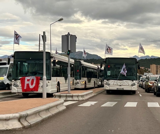 En pleine grève des bus, la CAPA a voté la prolongation du contrat d'obligation de service public de Muvitarra En pleine grève des bus, la CAPA a voté la prolongation du contrat d'obligation de service public de Muvitarra