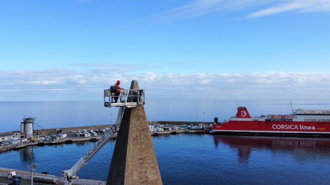 Une nouvelle croix trône au clocher de Notre-Dame-de-Lourdes à Bastia Une nouvelle croix trône au clocher de Notre-Dame-de-Lourdes à Bastia