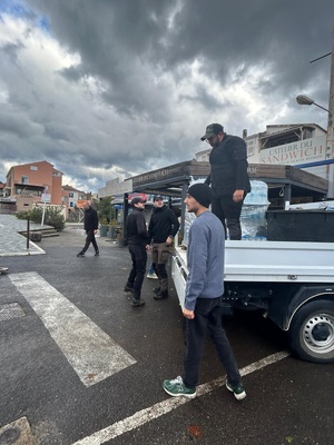 La mairie de Saint-Florent a distribué des packs aux familles victimes de coupures d'eau La mairie de Saint-Florent a distribué des packs aux familles victimes de coupures d'eau