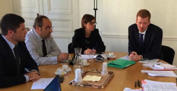 Jean-Félix Acquaviva et Massimo Deiana en réunion avec des fonctionnaires de la Commission européenne à Bruxelles.