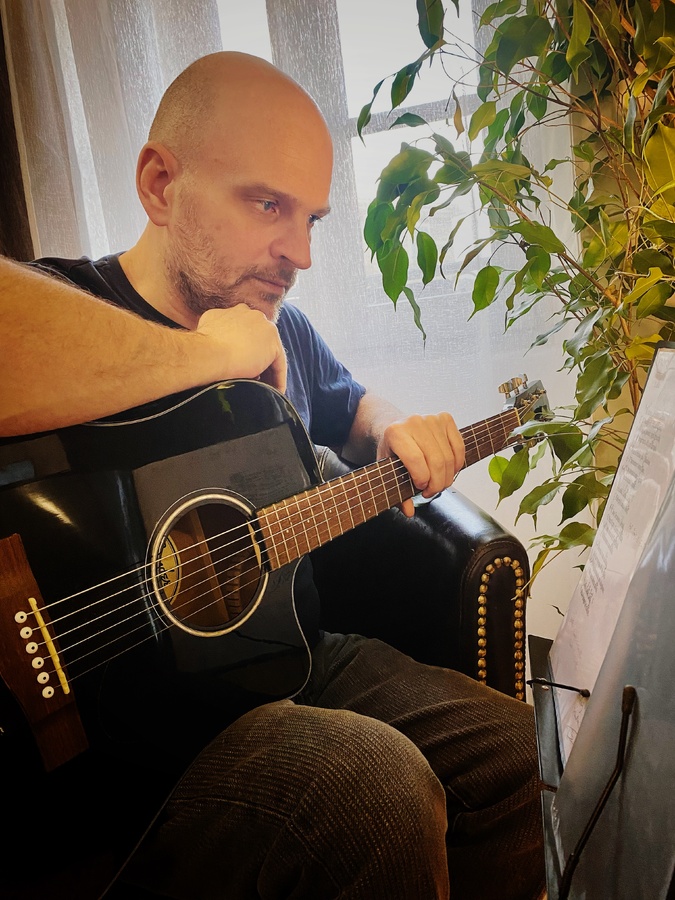 « Laïla », le nouveau single de Toni Pio vient de sortir. « Laïla », le nouveau single de Toni Pio vient de sortir.