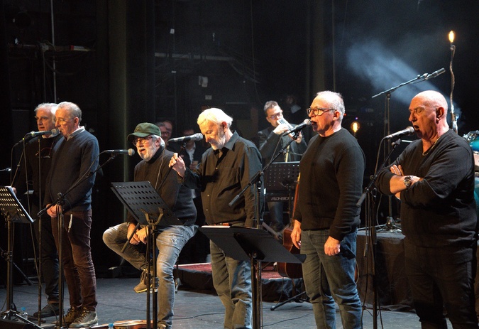 Portivechju - Salle comble pour Surghjenti Portivechju - Salle comble pour Surghjenti